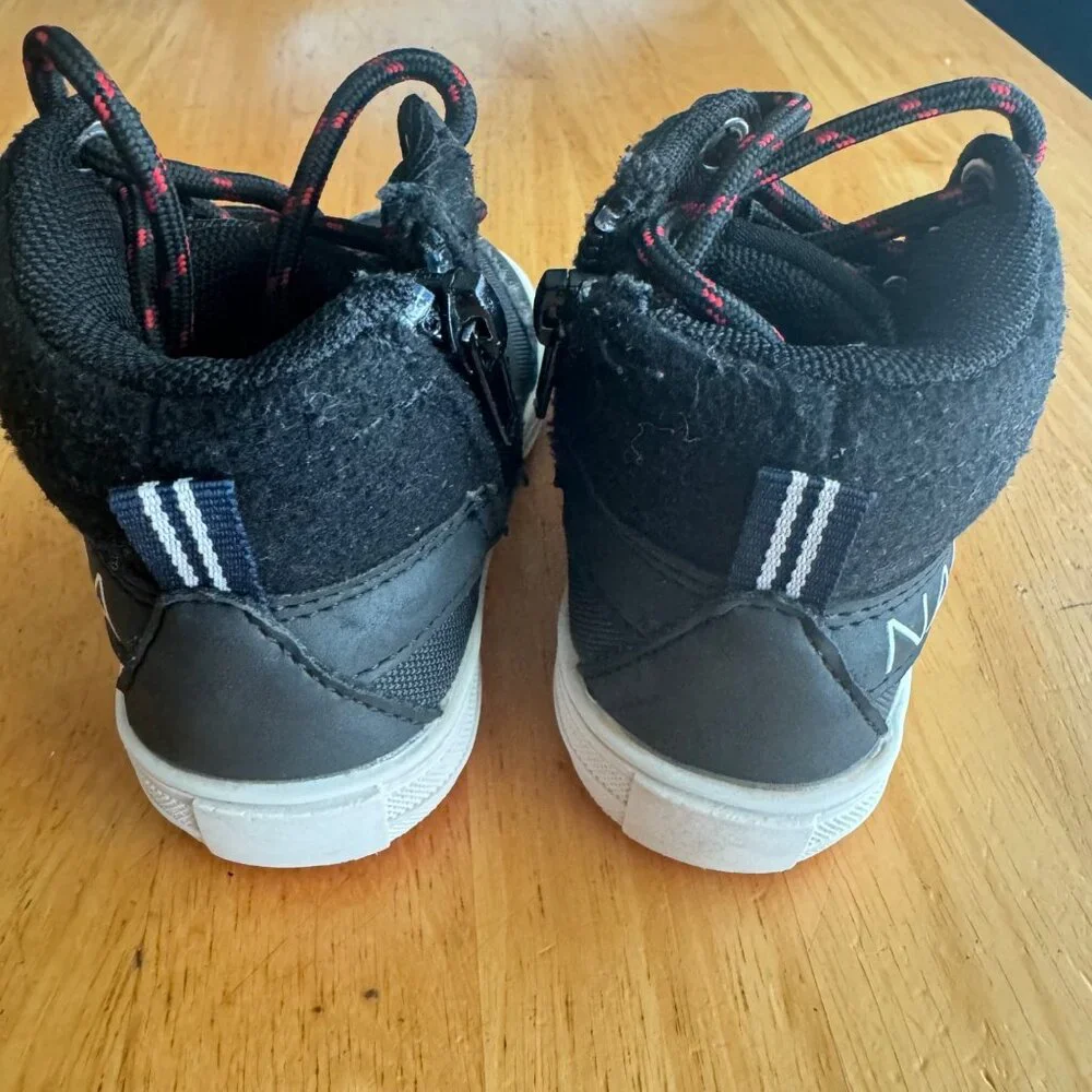Nautica Titan Toddler boots sz 5 US black drawstring snowboots‎